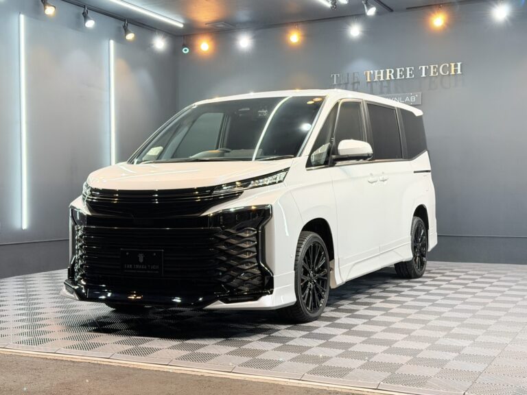 小松市 カーコーティング トヨタ ヴォクシーハイブリッド セラミックコーティング施工後 艶仕上がり 野々市市よりご来店