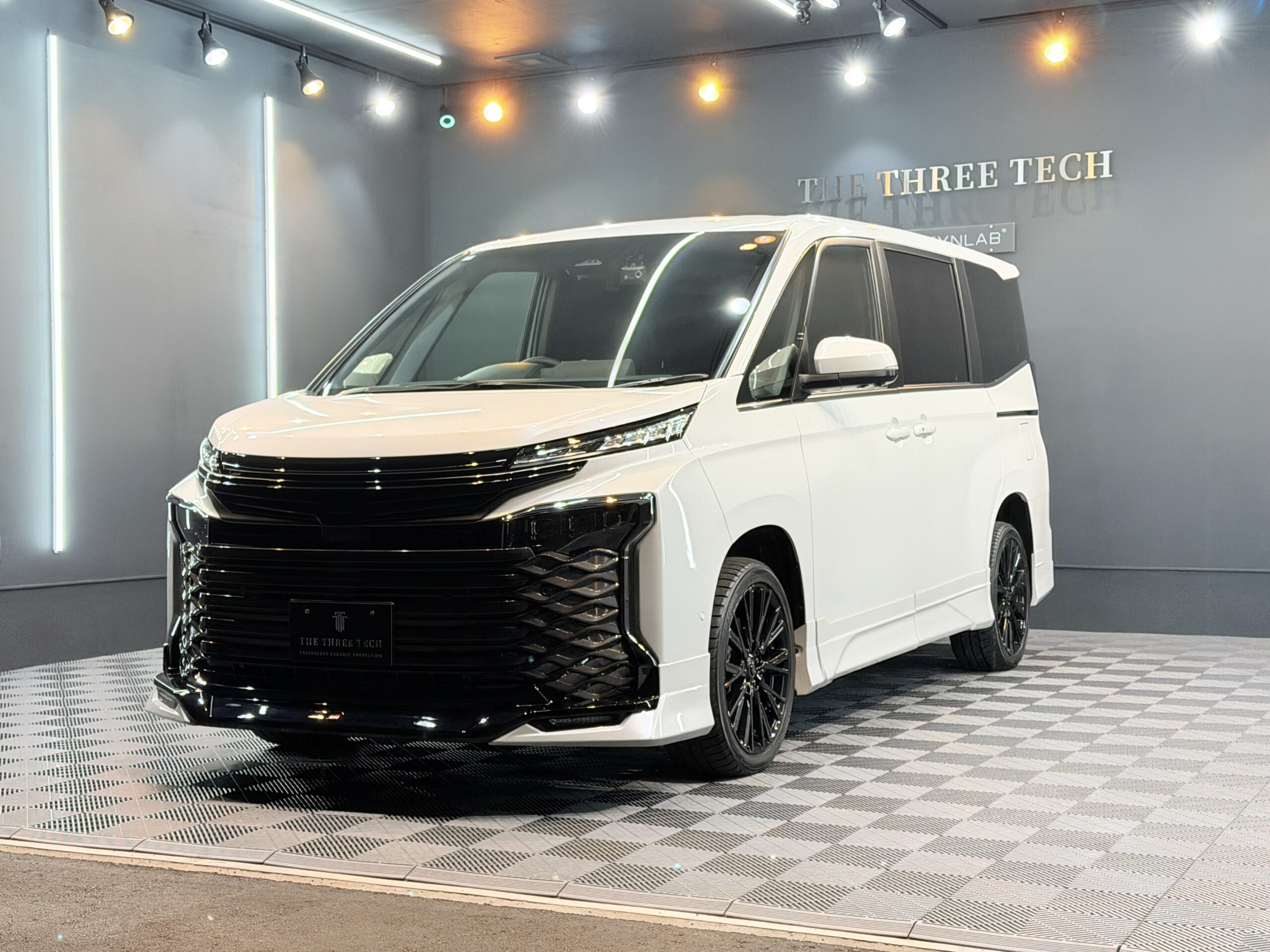 小松市 カーコーティング トヨタ ヴォクシーハイブリッド セラミックコーティング施工後 艶仕上がり 野々市市よりご来店