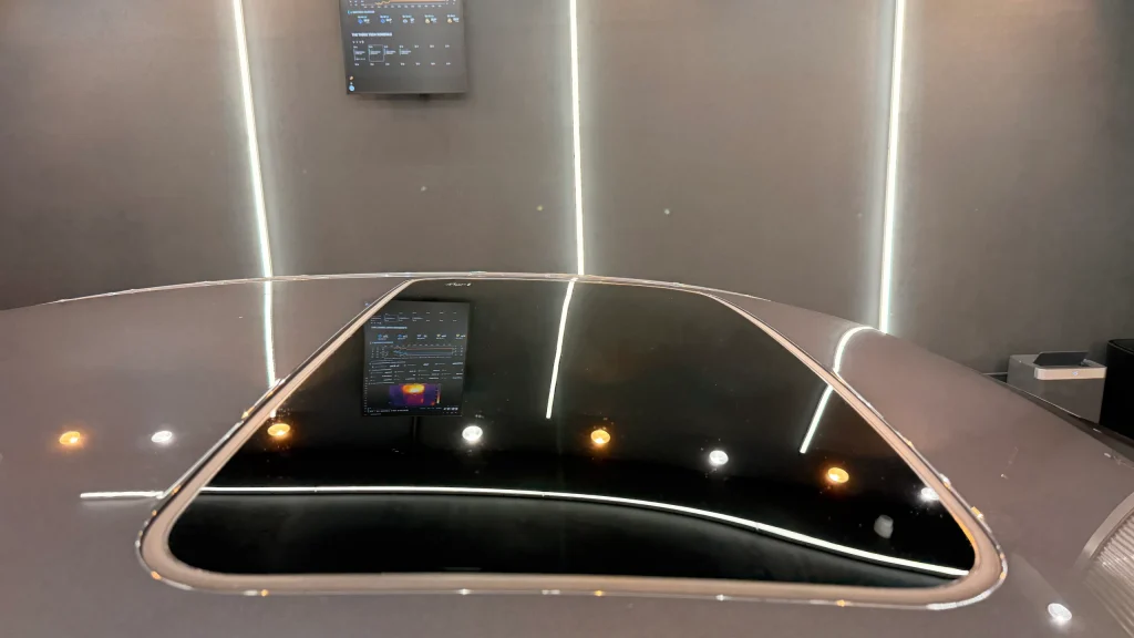 ガラス用セラミックコーティング施工後のレクサス ES300h サンルーフ