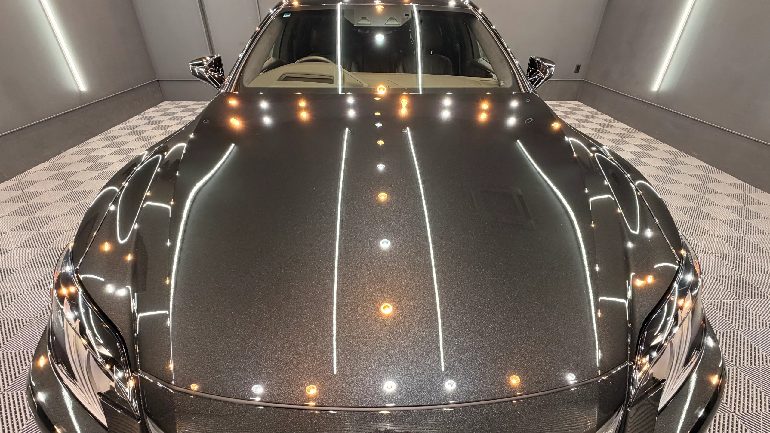 FEYNLABセラミックコーティング施工後のLEXUS LS500hボンネット