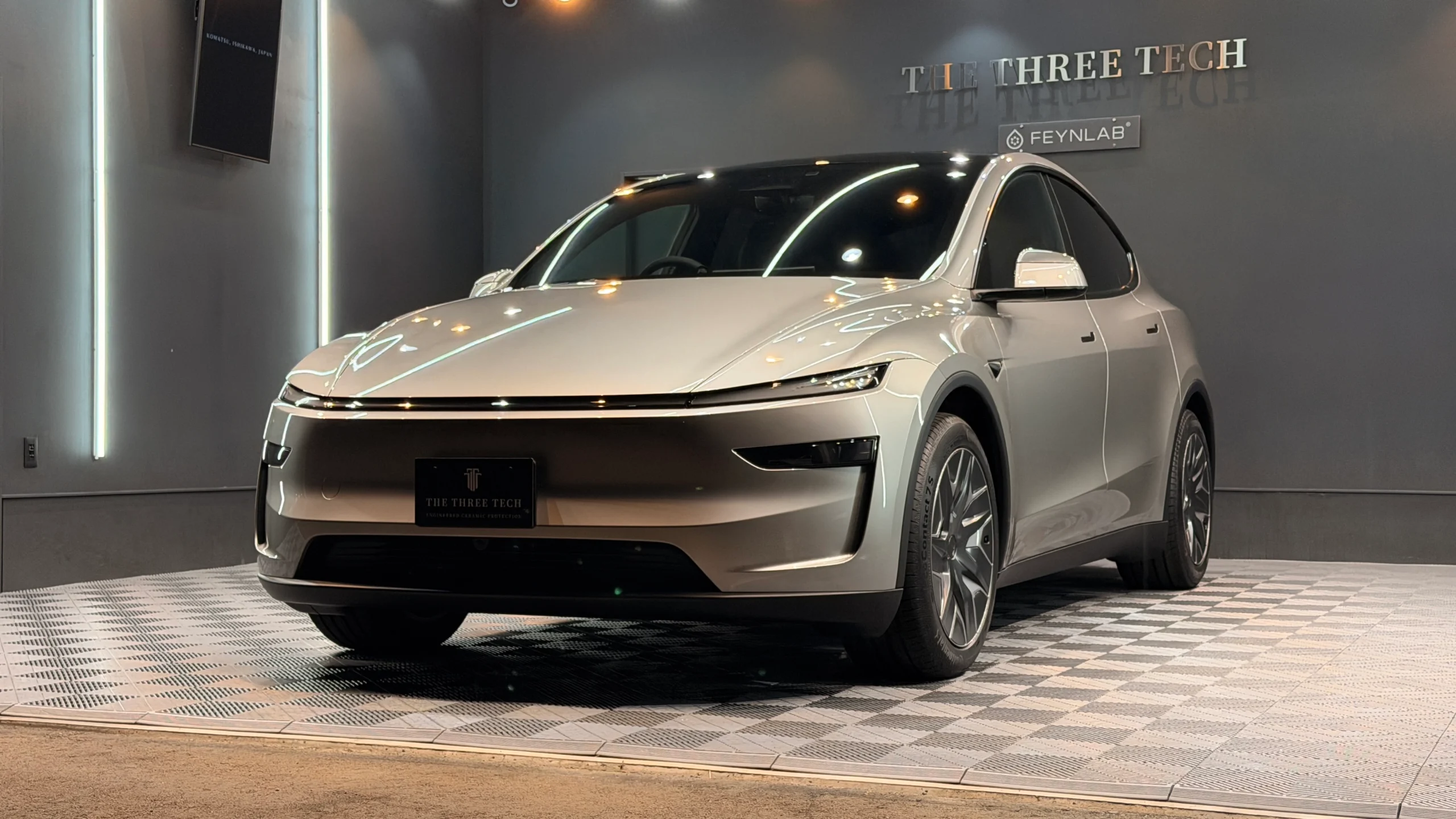 石川県小松市でセラミックコーティングを施工したテスラ Model Y L コズミックシルバー