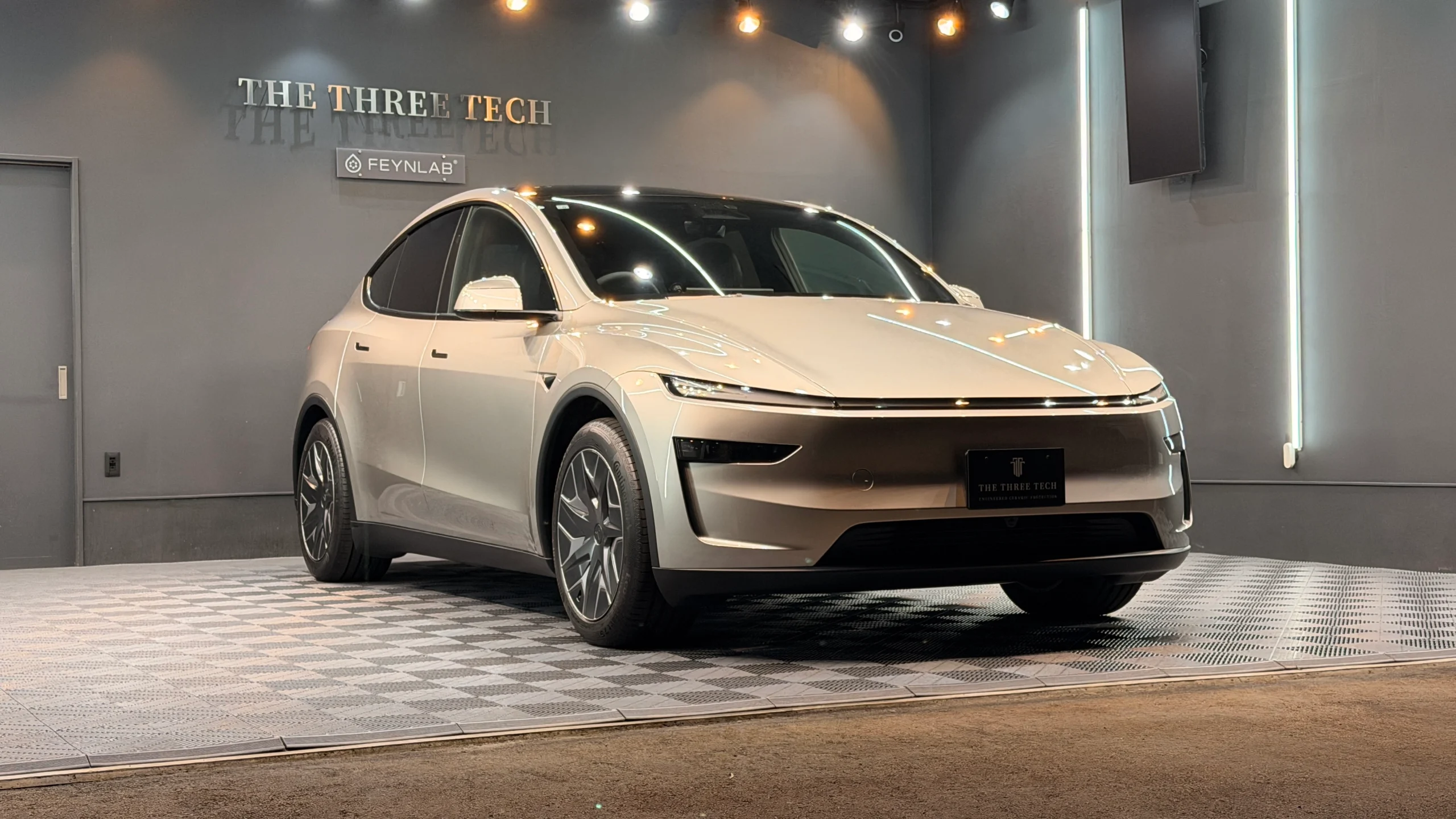テスラ Model Y Lへセラミックコーティングと全面ガラスコーティングを施工した完成車
