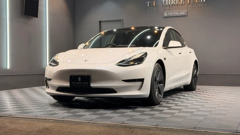 石川県小松市のTHE THREE TECHでFEYNLAB CERAMIC ULTRA Ver.3を施工したテスラ Model 3 パールホワイト マルチコート