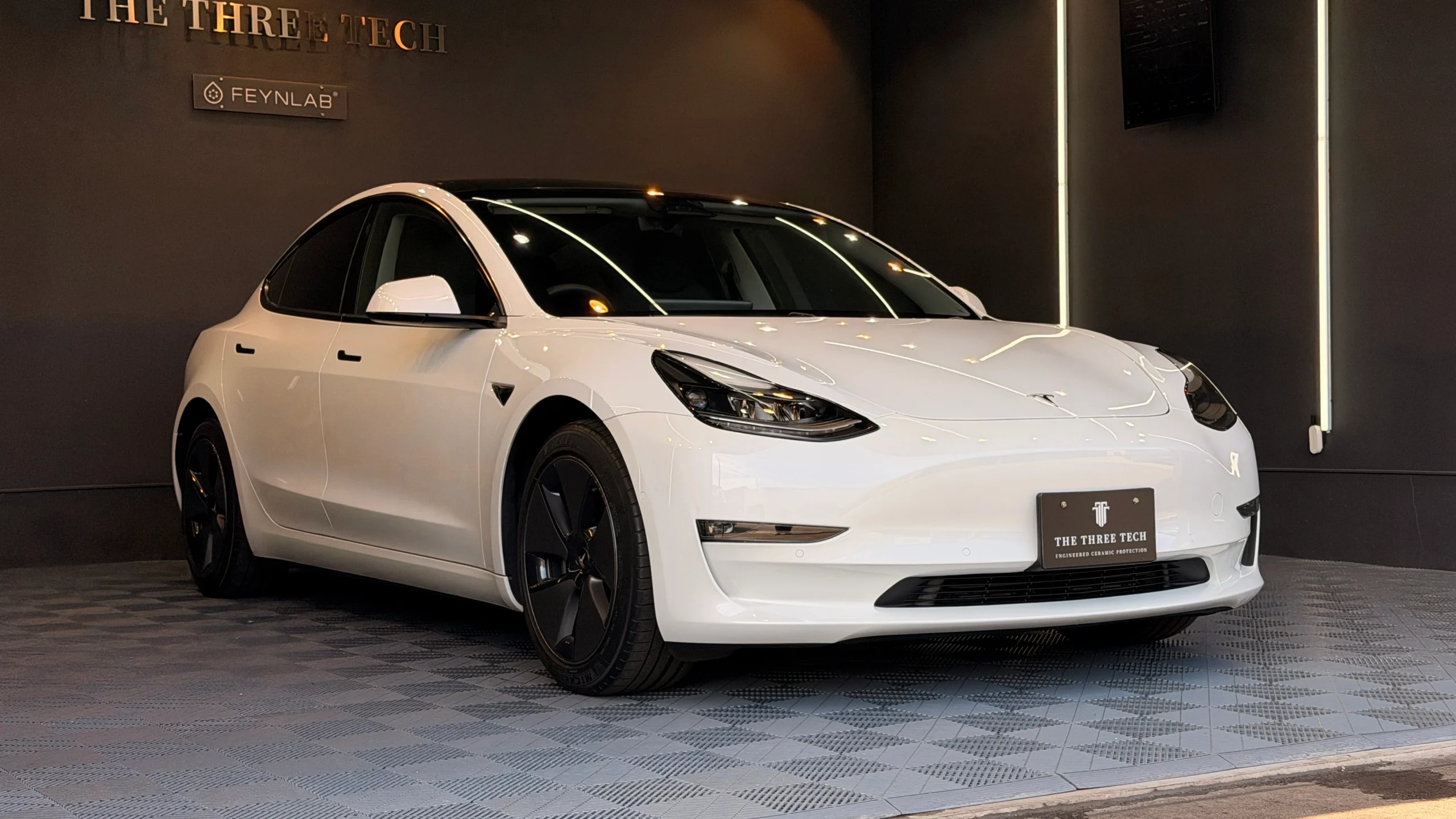石川県小松市のTHE THREE TECHでFEYNLAB CERAMIC ULTRA Ver.3を施工したテスラ Model 3 パールホワイト マルチコートの完成車
